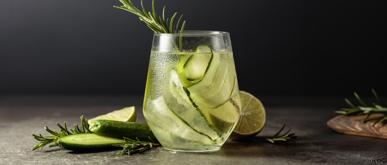 A refreshing Gin cocktail with cucumber, lime and ice